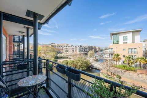 2 bedroom flat for sale, Dorey House, High Street