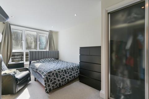 2 bedroom flat for sale, Dorey House, High Street