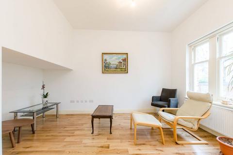 3 bedroom flat to rent, Stockwell Park Road, Brixton, London, SW9
