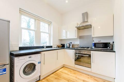 3 bedroom flat to rent, Stockwell Park Road, Brixton, London, SW9