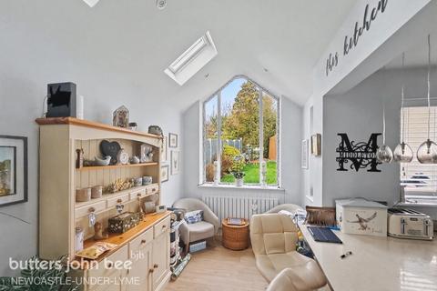 4 bedroom semi-detached house for sale, Loring Road, Newcastle