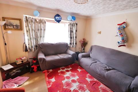 3 bedroom semi-detached house to rent, Ingleby Road, Dagenham RM10