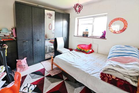 3 bedroom semi-detached house to rent, Ingleby Road, Dagenham RM10