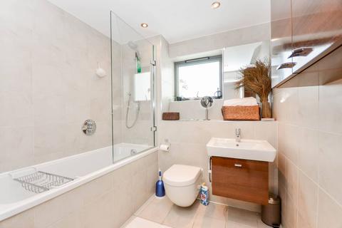 2 bedroom flat to rent, Elbe Street, Sands End, London, SW6