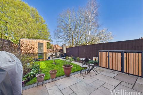 3 bedroom semi-detached house for sale, Phipps Close, Aylesbury HP20