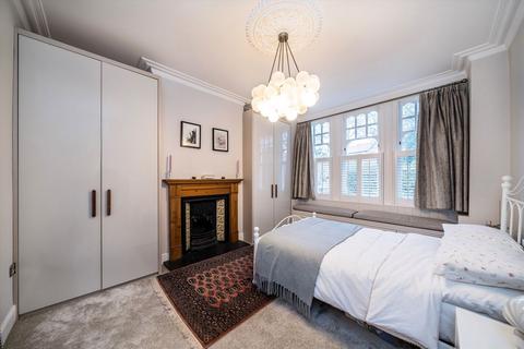 3 bedroom flat for sale, Weir Road, London SW12