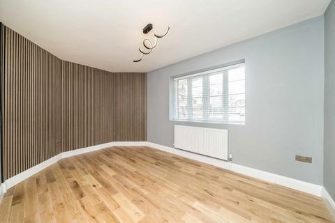 3 bedroom flat for sale, The Limes, London SW18