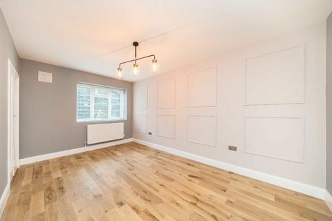 3 bedroom flat for sale, The Limes, London SW18