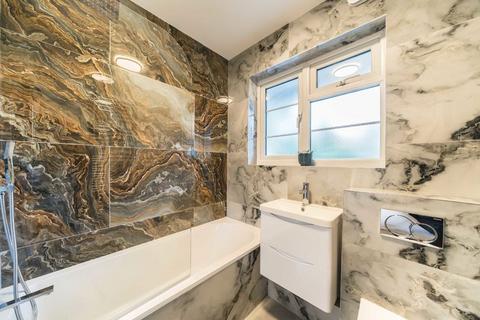3 bedroom flat for sale, The Limes, London SW18