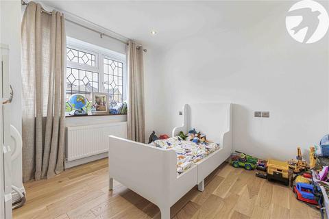 2 bedroom bungalow for sale, Chartwell Close, Rochester, Kent, ME2