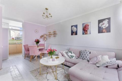 1 bedroom flat to rent, Swanton Gardens Southfields SW19