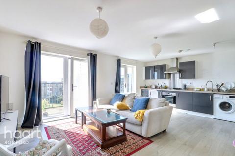 2 bedroom apartment for sale, Maxwell Road, Romford