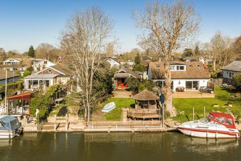 2 bedroom detached house for sale, Hamhaugh Island, Shepperton TW17