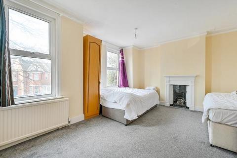 undefined, Northfield Avenue, London, W13