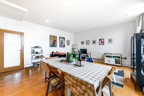 2 bedroom flat for sale, Hatfield House, Merryweather Place, London, SE10