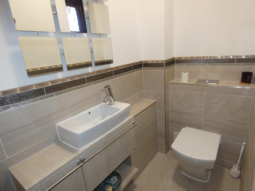 Cloakroom/wc