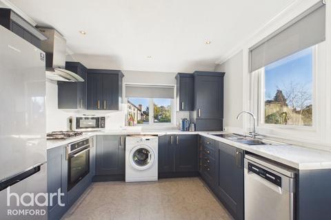 1 bedroom maisonette for sale, Mawney Road, Romford, RM7 7BH