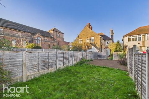 1 bedroom maisonette for sale, Mawney Road, Romford, RM7 7BH