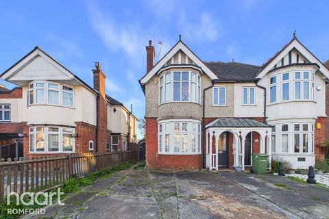 1 bedroom maisonette for sale, Mawney Road, Romford, RM7 7BH