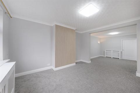 5 bedroom semi-detached house to rent, Abbotts Drive, Wembley