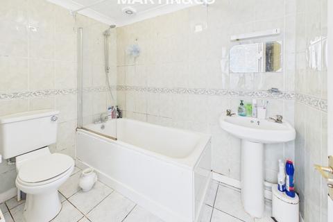 1 bedroom flat to rent, High Street, Staines TW18