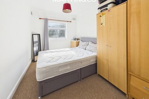 1 bedroom flat to rent, High Street, Staines TW18