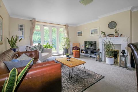 3 bedroom apartment to rent, Park Lawn