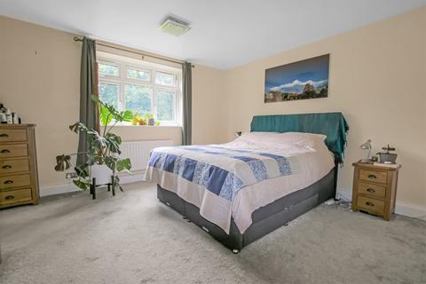 3 bedroom apartment to rent, Park Lawn