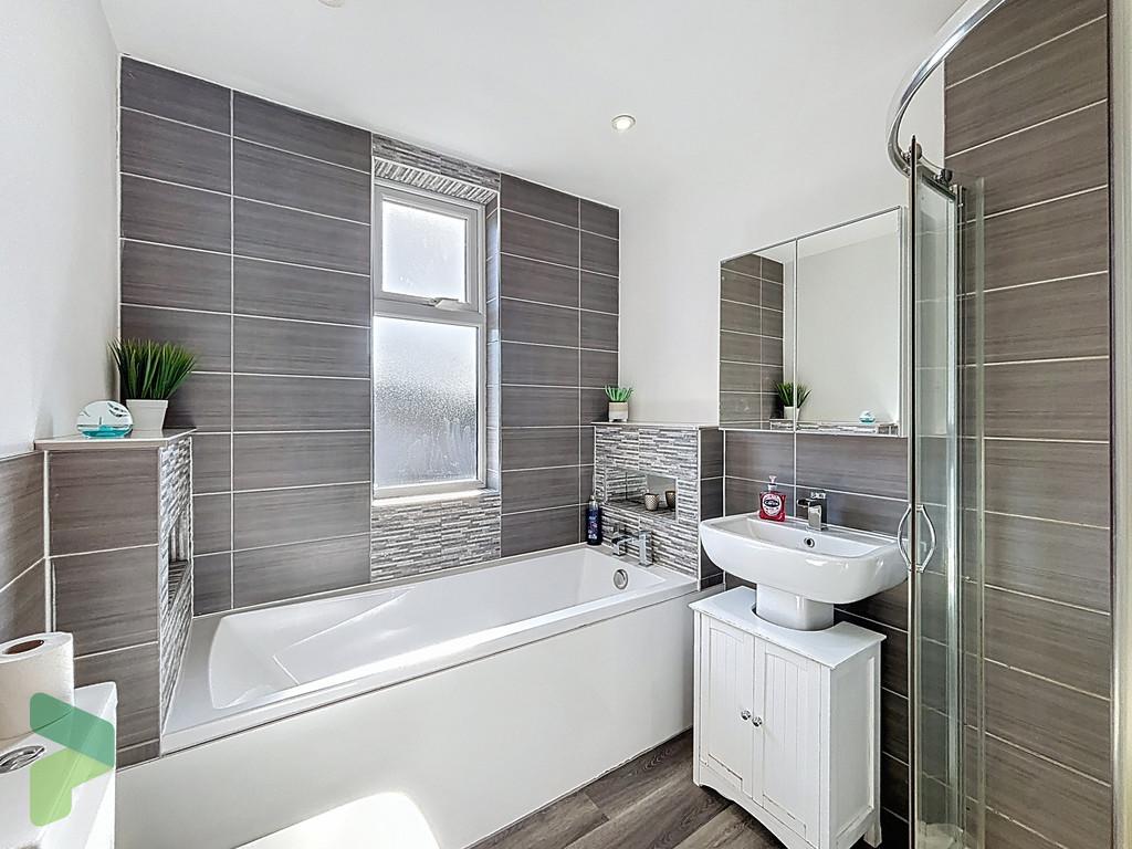 4 piece bathroom