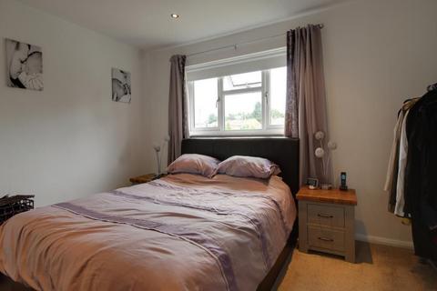 3 bedroom terraced house for sale, Middlemoor Road, Camberley GU16