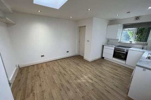 undefined, Hill Rise, Greenford