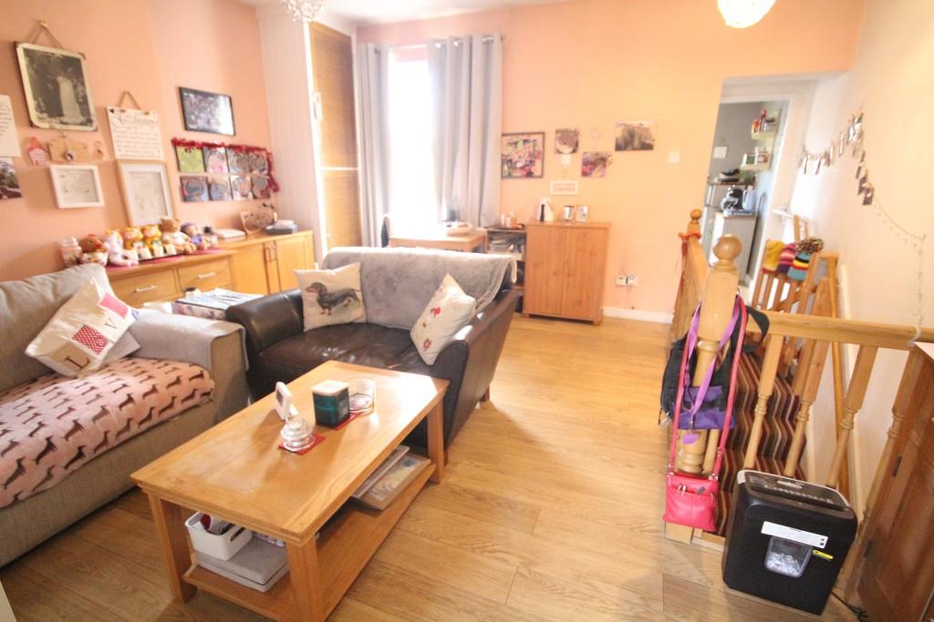 5 Fairfield road lounge