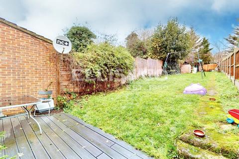 3 bedroom terraced house for sale, Rosewood Avenue, Greenford, UB6