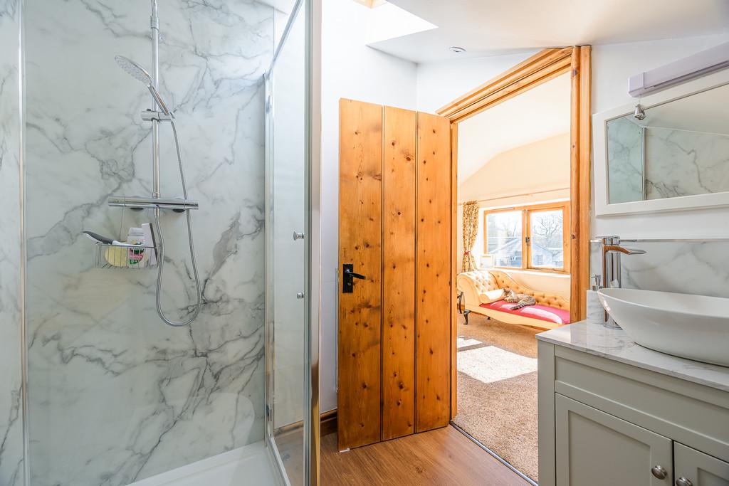 En-Suite to Principal Bedroom