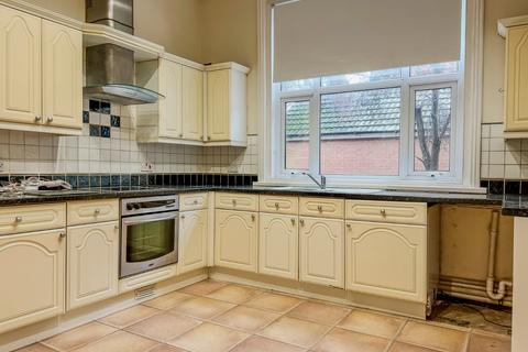 2 bedroom flat to rent, Abbey Park Road, Grimsby, NE Lincolnshire, DN32