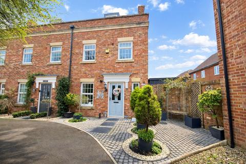 3 bedroom end of terrace house for sale, White Eagle Road, Swindon SN25