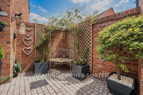 3 bedroom end of terrace house for sale, White Eagle Road, Swindon SN25