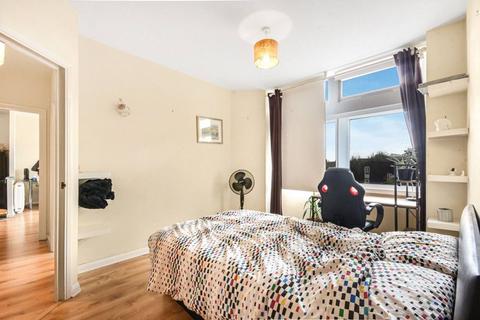 undefined, Newington Causeway, Elephant and Castle, London, SE1