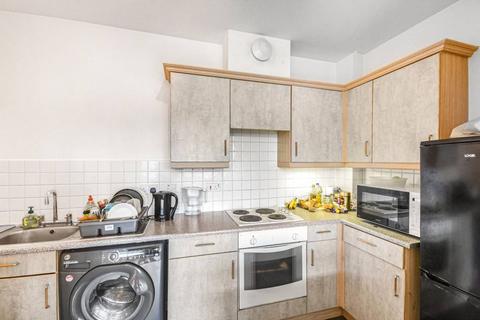 2 bedroom flat to rent, Newington Causeway, Elephant and Castle, London, SE1