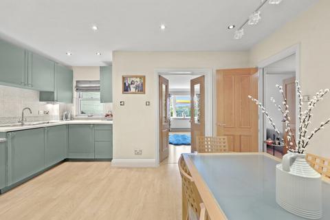 2 bedroom apartment for sale, Manor Road, Essex IG7