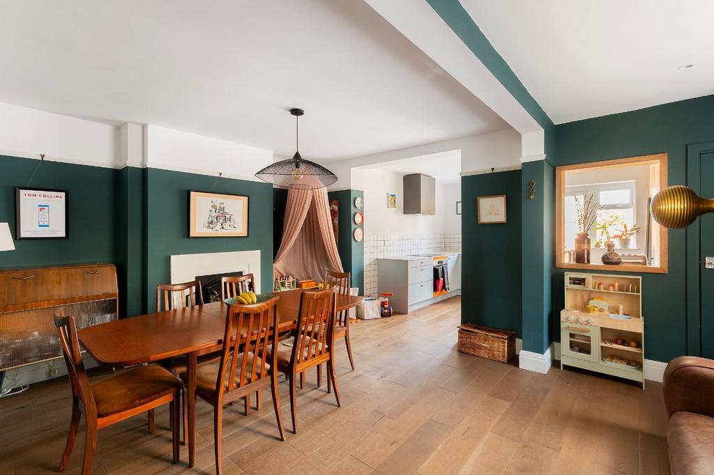1 O2 RHD - Dining Room D.jpg