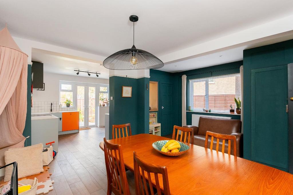1 O2 RHD - Dining Room A.jpg