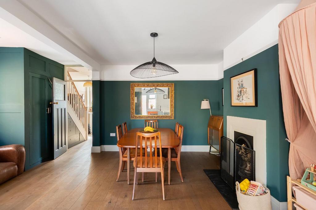 1 O2 RHD - Dining Room B.jpg