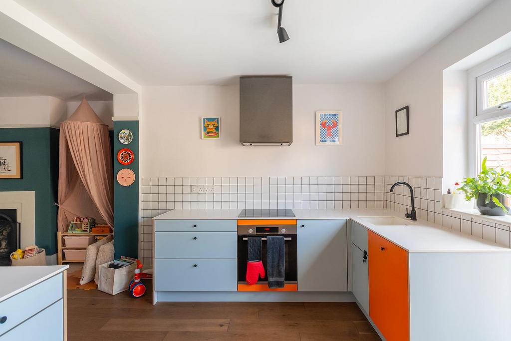 1 O2 RHD - Kitchen A.jpg