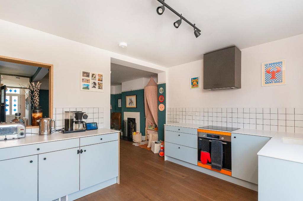 1 O2 RHD - Kitchen D.jpg