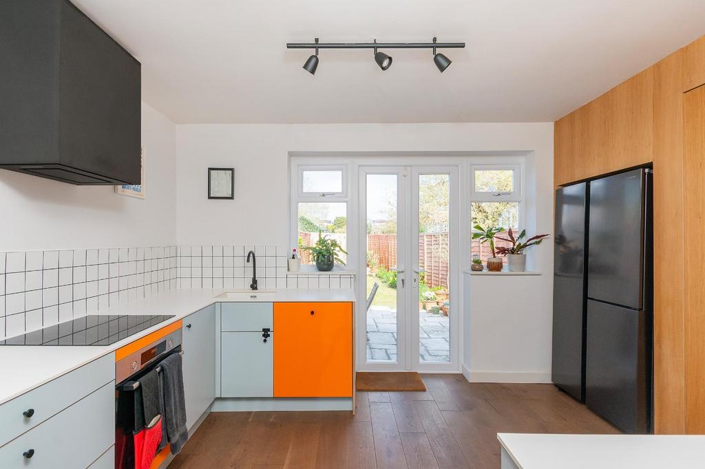 1 O2 RHD - Kitchen E.jpg