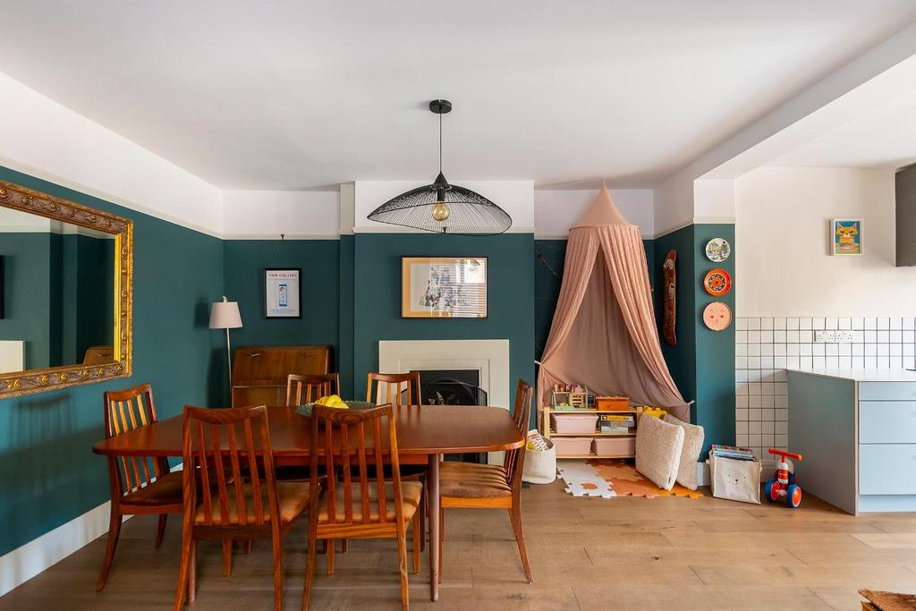 1 O2 RHD - Dining Room C.jpg
