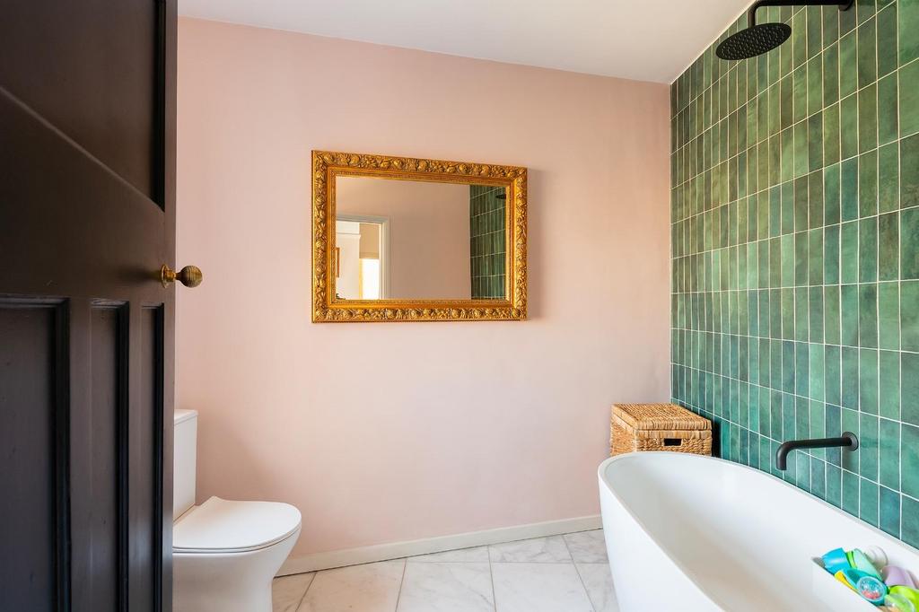 1 O2 RHD - Bathroom C.jpg