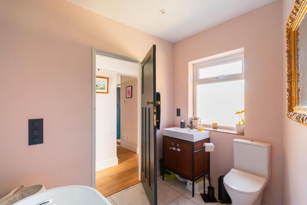 1 O2 RHD - Bathroom A.jpg