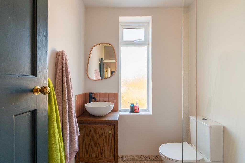 1 O2 RHD - Bathroom E.jpg